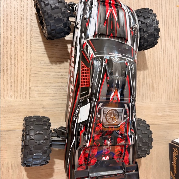 Traxxas Rustler Remote Control Car - Picture 5 of 6